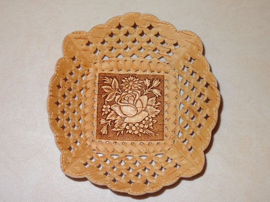 Plate for sweets from birch bark