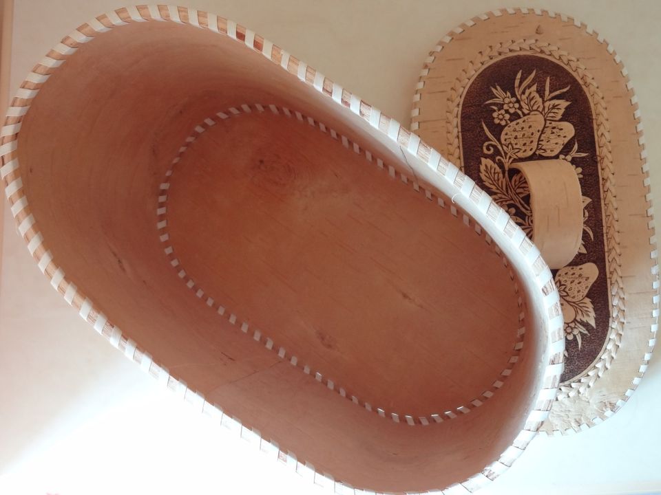 Bread box made of birch bark "Strawberry"