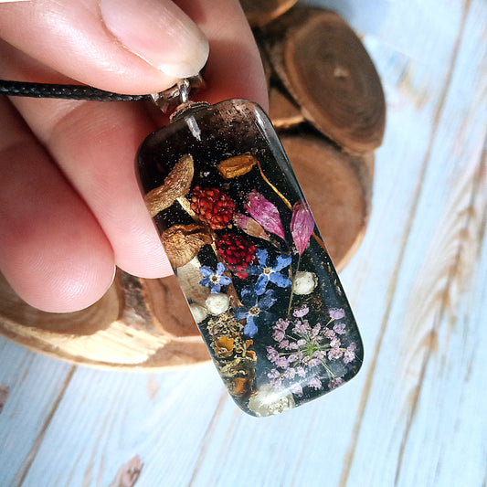 Berry-mushroom pendant made of jewelry resin.