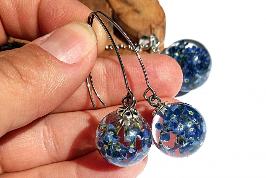 Earrings with forget-me-nots in jewelry resin